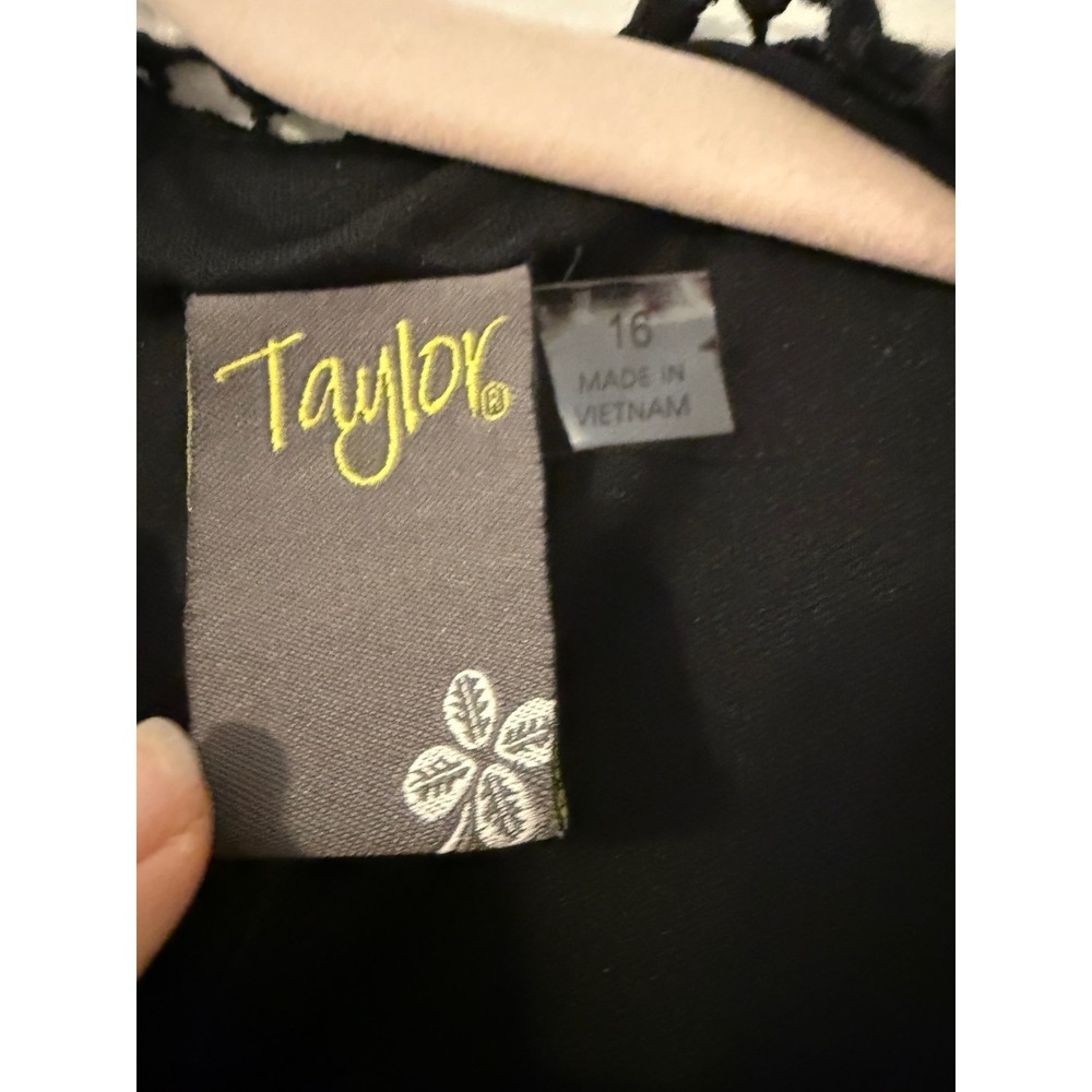 Taylor Black Lace Floral Embroidered Fit & Flare V-Neck Dress Size 16 C/T 607147 - Picture 2 of 5